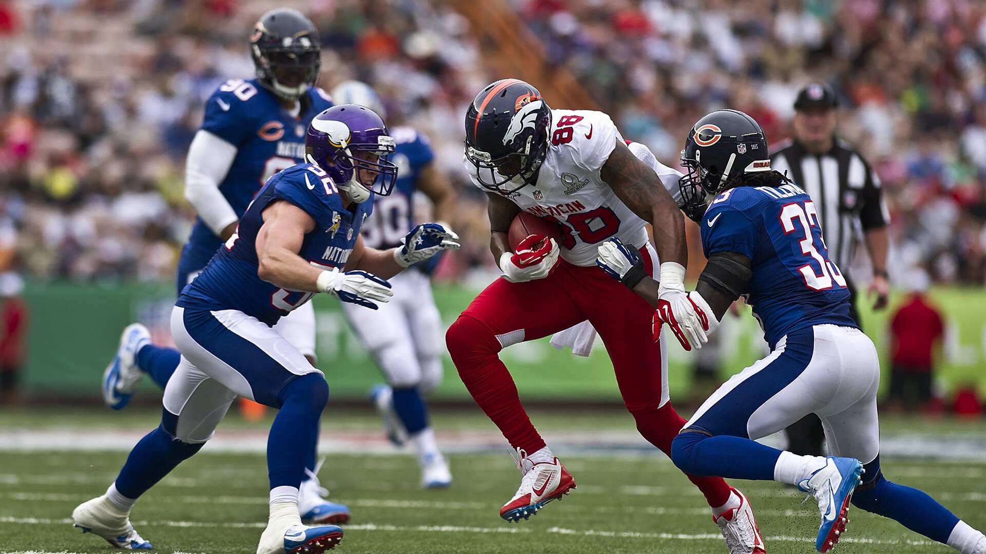 九游官网首页-勇士反弹获胜,库里表现依旧抢眼,勇士队员对库里